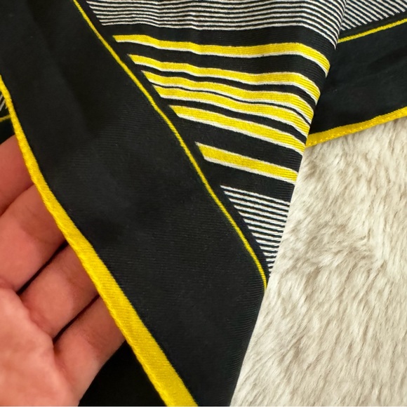 Vintage printed scarf - Picture 3 of 4